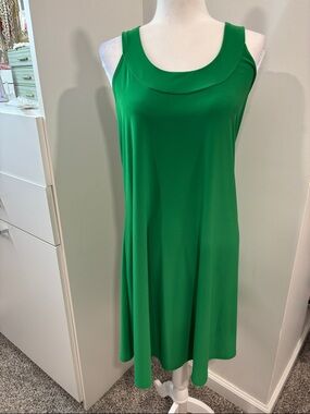 Classic Scoop Neck Midi Dress in Green